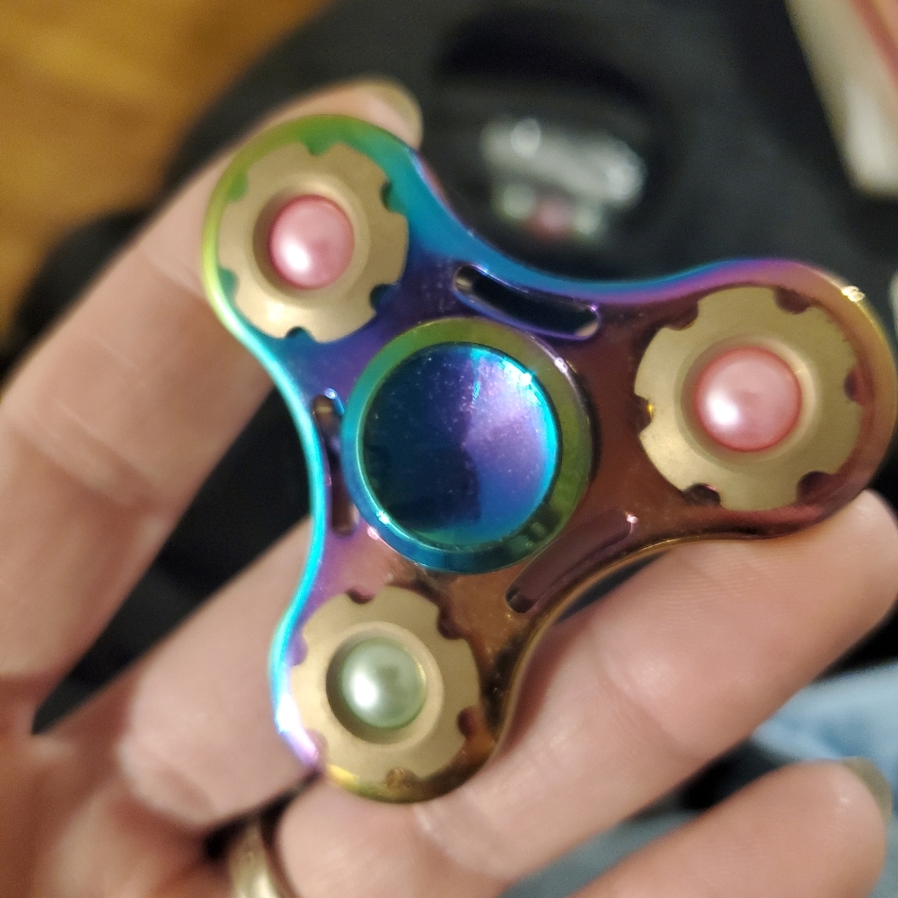 Wophain Fidget Rainbow Iridescent Alloy Fidget Spinner with Pearls with Case - Picture 4 of 8
